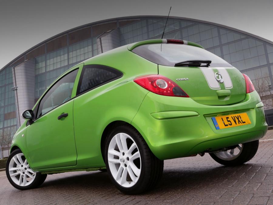  Vauxhall Corsa Sting 2013 года  (фото 11 из 18)